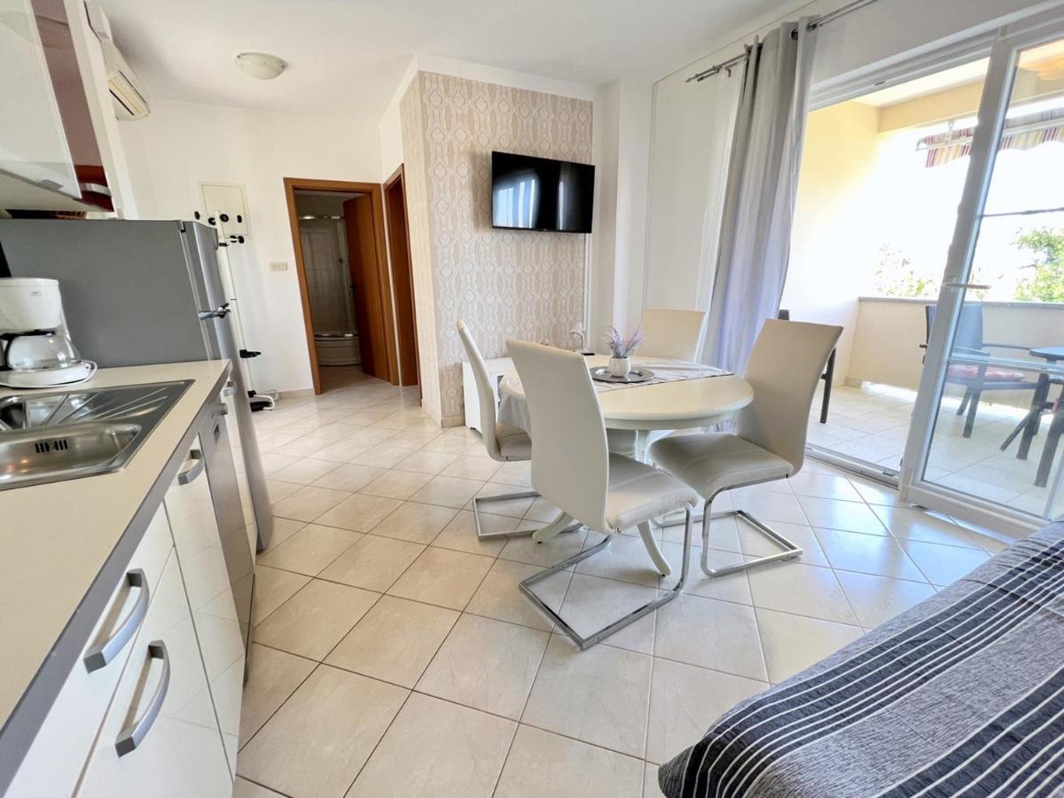 Miramar Apartments Banjol Exterior foto