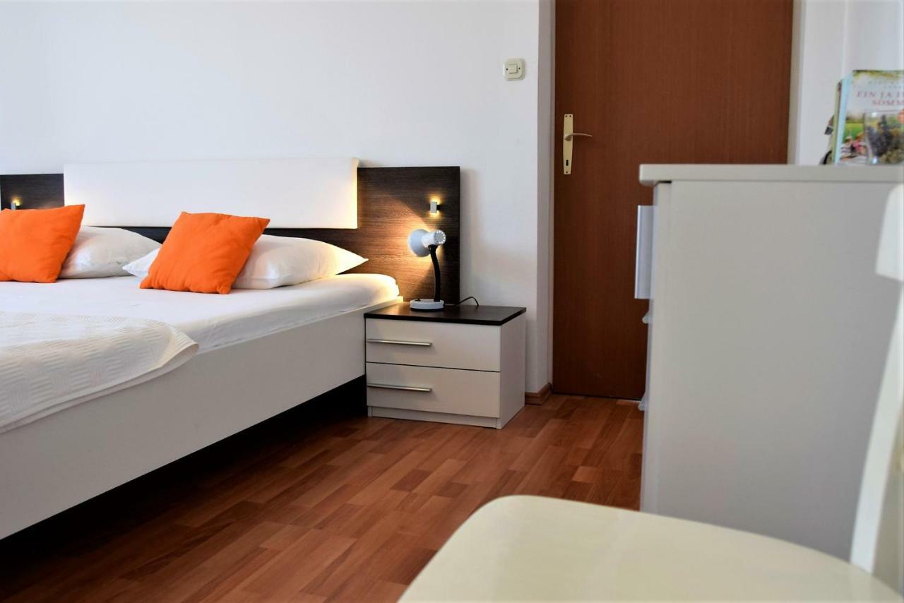 Miramar Apartments Banjol Exterior foto